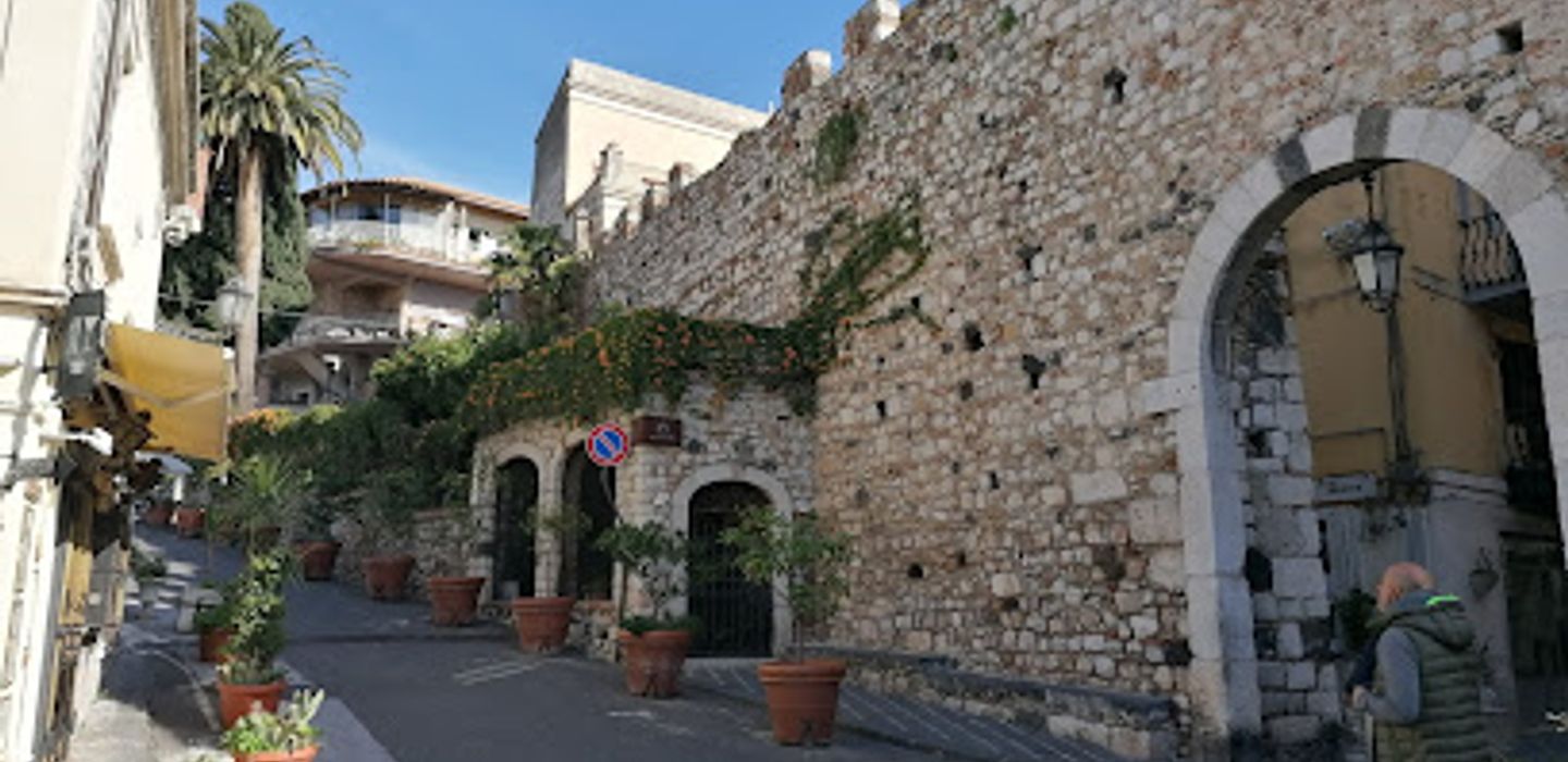 Porta Catania