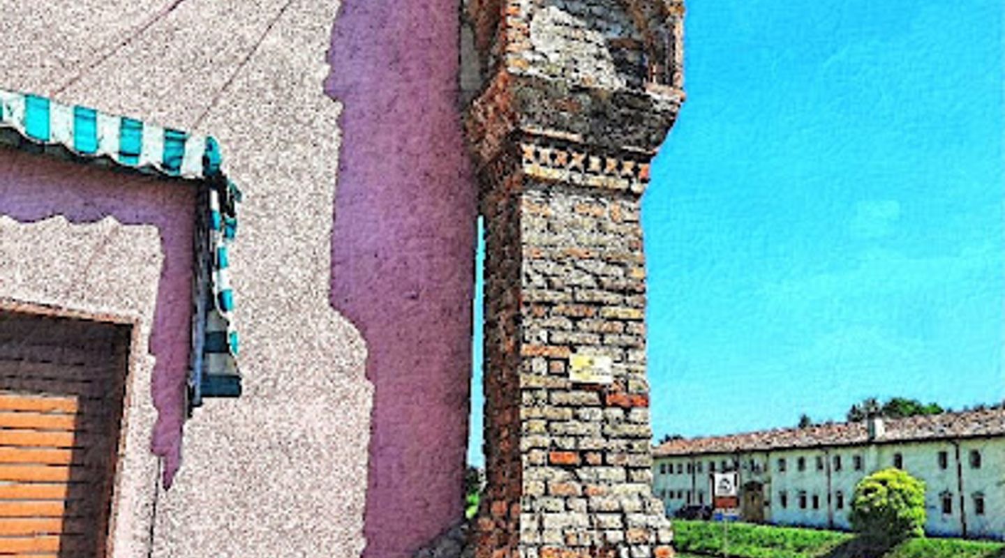 Termine - Eretto come confine nel 1375 tra i territori di Padova e Venezia.