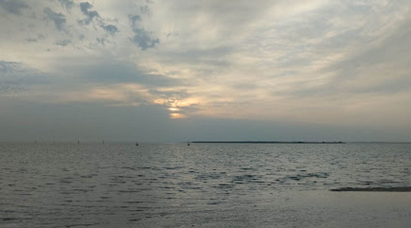 Dhakira Beach