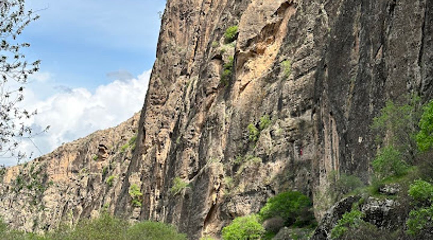 Magellan cave