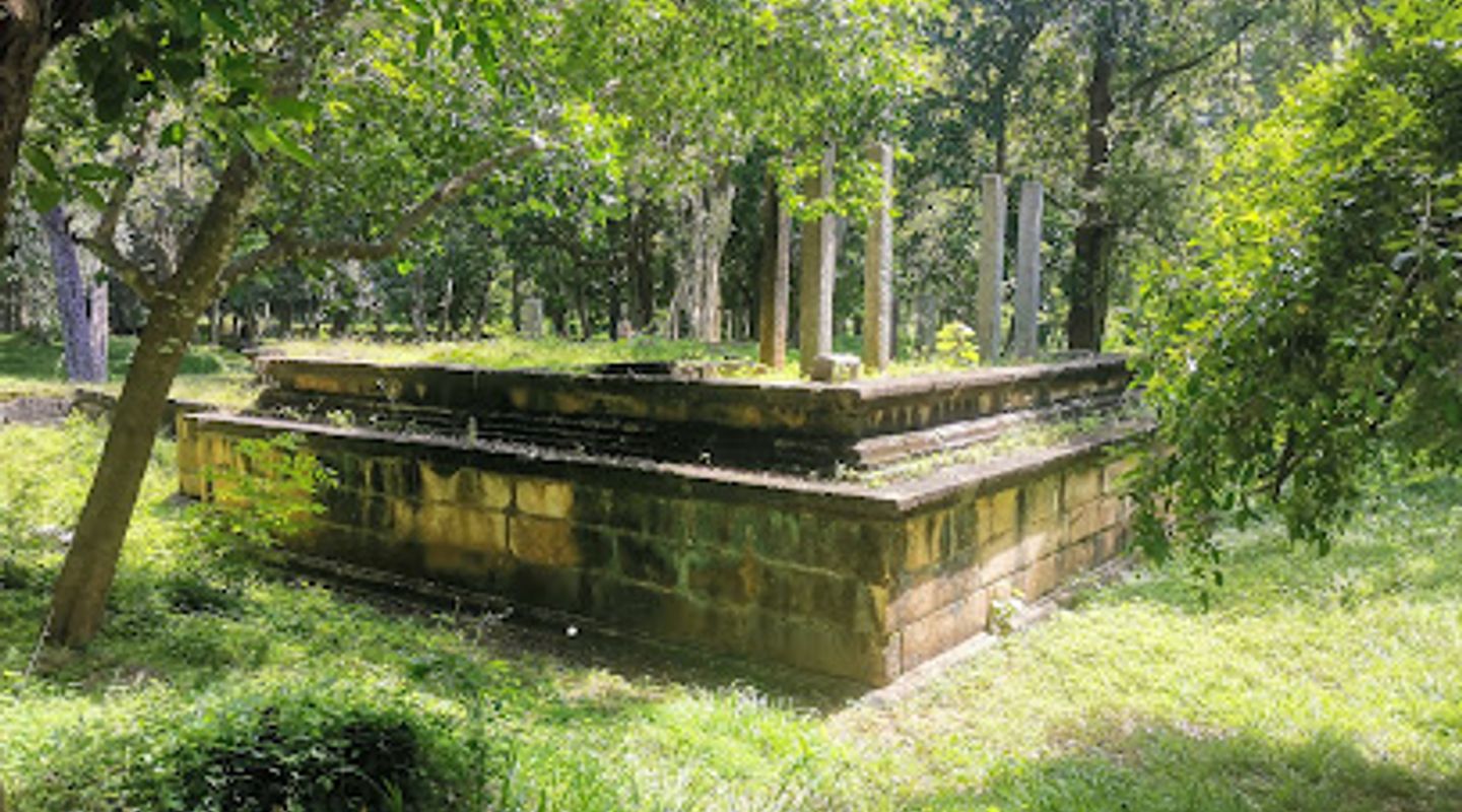 Maligawila Buddha Statue