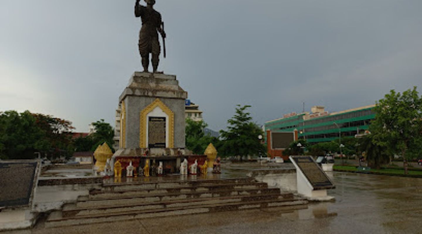 Fa Ngum Statue