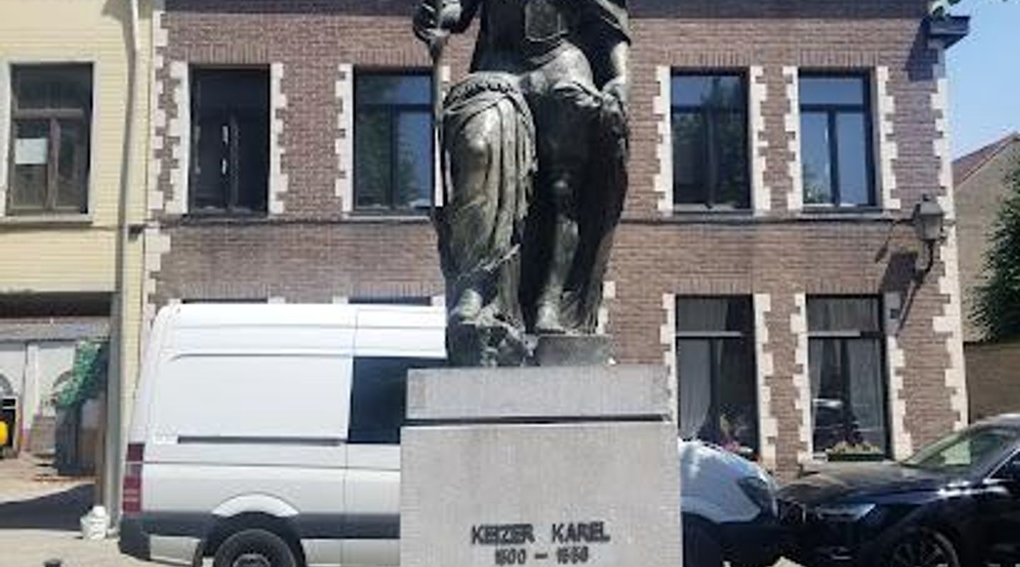 Standbeeld Keizer Karel