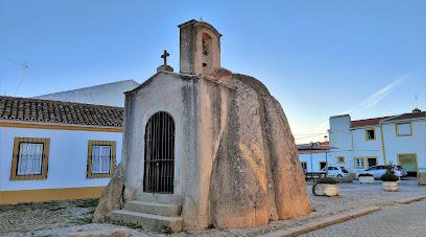 Anta-Capela de São Dinis