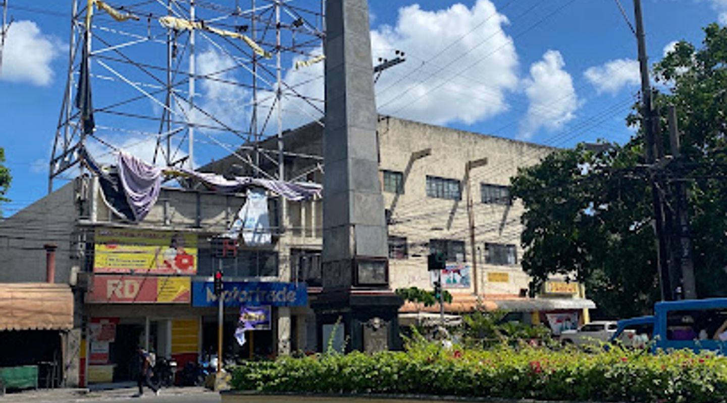 Colon Obelisk