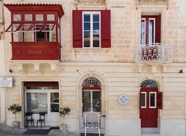 Two Pillows Boutique Hostel