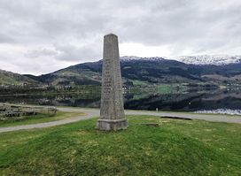Voss monument