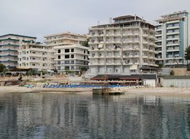 Zero Zero Apartments & Beach Bar & Restaurant