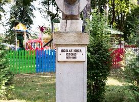 Grupul statuar din parcul Mihai Eminescu