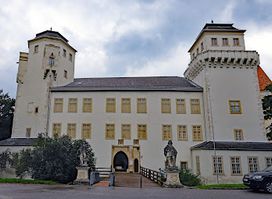 MAMUZ Castle Asparn / Zaya