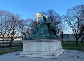 Statue of Elizabeth Queen of Hungary
