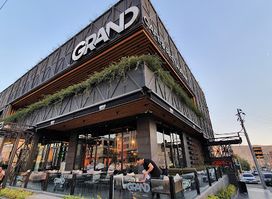 Grand Cafe & Restaurant مطعم و كافي گراند