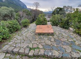 Στήλη των 300 Σπαρτιατών