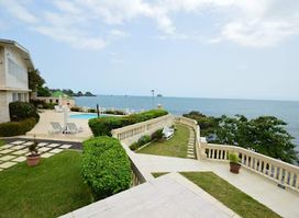 The Beach House, Botaland