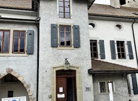 Castle, house and outbuildings, pavilion, towers, ramparts and ditches