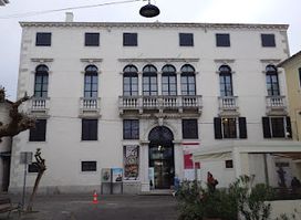 Palača Belgramoni-Tacco / Palazzo Belgramoni-Tacco