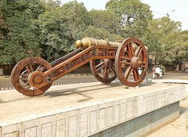 Zamzama Gun (Kim's Gun or Bhangianwali Toap)