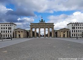 Tourist Information at Brandenburg Gate