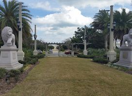 Davis Shores Landmark with lions