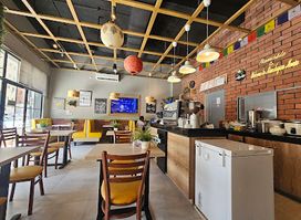 Himalayan House Restaurant & Coffee