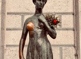 Juliet Capulet Statue