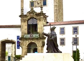 D. Frei Bartolomeu Dos Mártires Statue