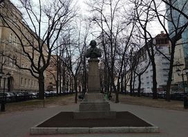 The monument to Nikolai Gogol