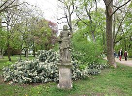 Cyrus-Statue