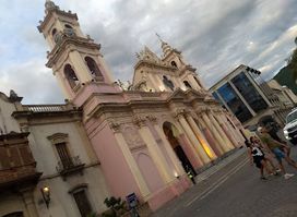 Frente a Plaza 9 De JULIO SALTA
