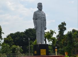 Statue of Gubernur Suryo