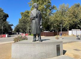 Monumento a Aníbal González Álvarez-Ossorio