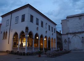 Loža (Loggia)