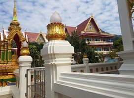 Karon Temple Market