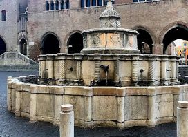 Fontana Della Pigna