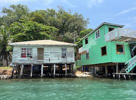 Roatan Life in the Bay