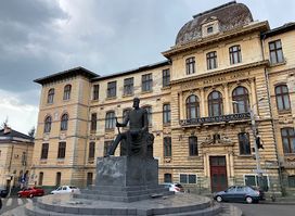 Carol I statue