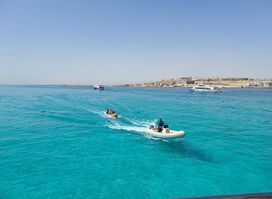 Yachts and speed boats Charter