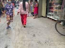 ផ្សាររន្ទេះបាញ់ Chomka morn