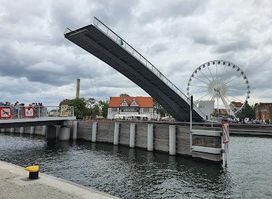 Footbridge to Ołowianka - bascule bridge
