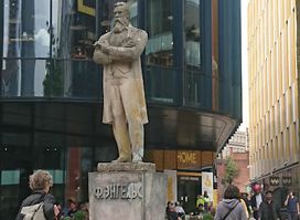 Friedrich Engels Statue