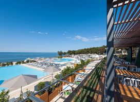 Maistra Select Amarin Resort