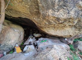 Pulipudavu Rock Art Site / புலிப்புடவு பாறை ஓவியம்