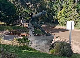 Monumento al Pueblo Querandí