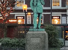 Edvard Grieg Statue