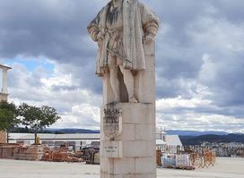 Statue of King D. João III
