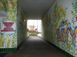 Wohnhausanlage mit Wandmalereien