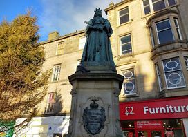 Queen Victoria Statue