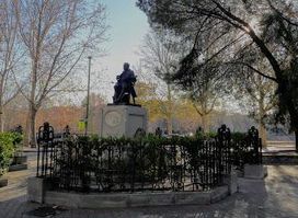 Estatua de Francisco de Goya y Lucientes