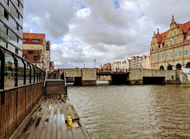 Stary żuraw portowy
