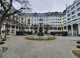 Centralhof Monument